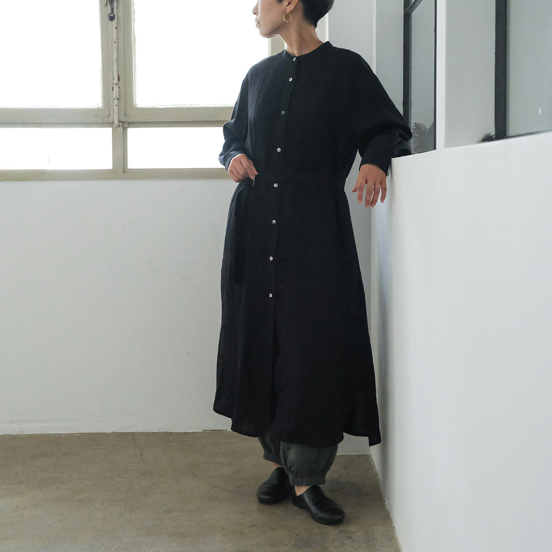 SALUÉ／バンドカラー長袖シャツドレス／ミッドウェイトリネン