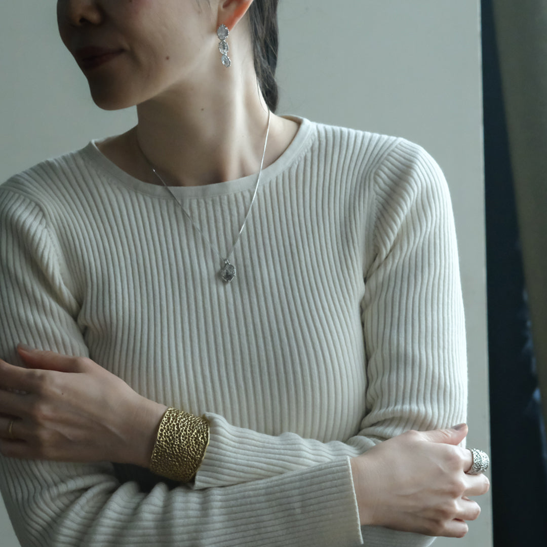 装身具LCF／原石水晶のピアス　三石（片耳）
