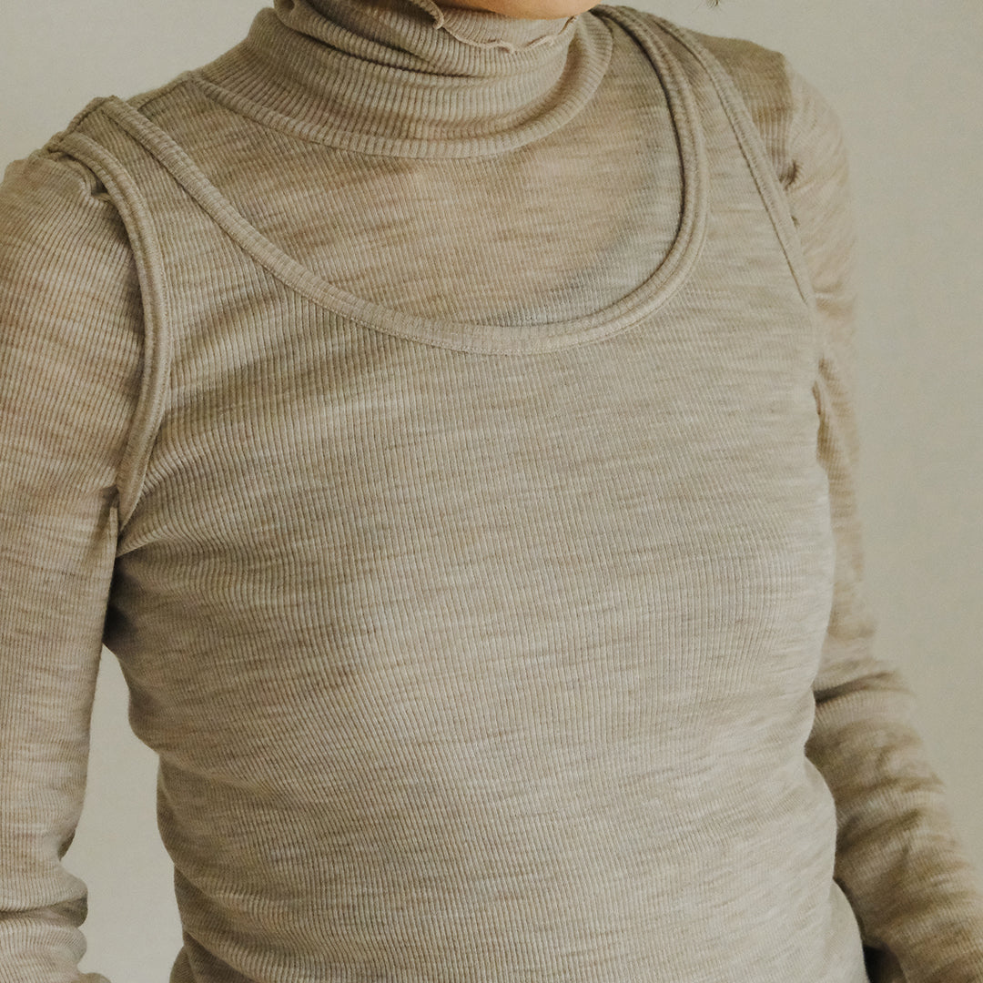 me.／merino washable wool タートルネック