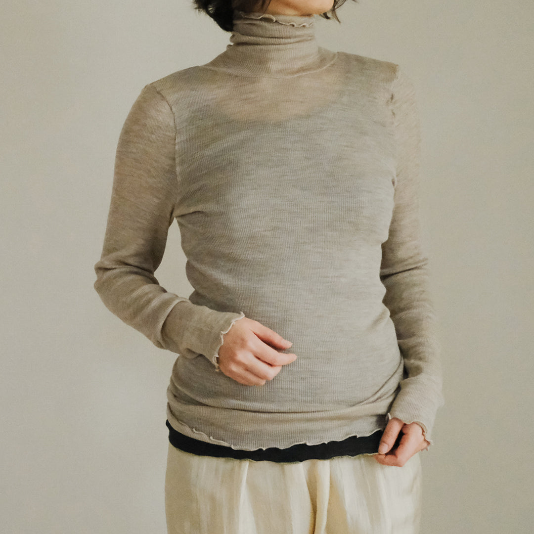 me.／merino washable wool タートルネック