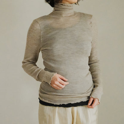 me.／merino washable wool タートルネック