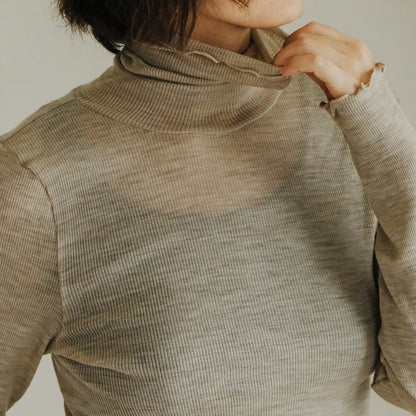 me.／merino washable wool タートルネック