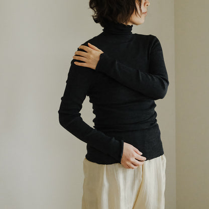 me.／merino washable wool タートルネック