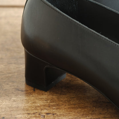 AUTTAA／Soft low cut pumps black