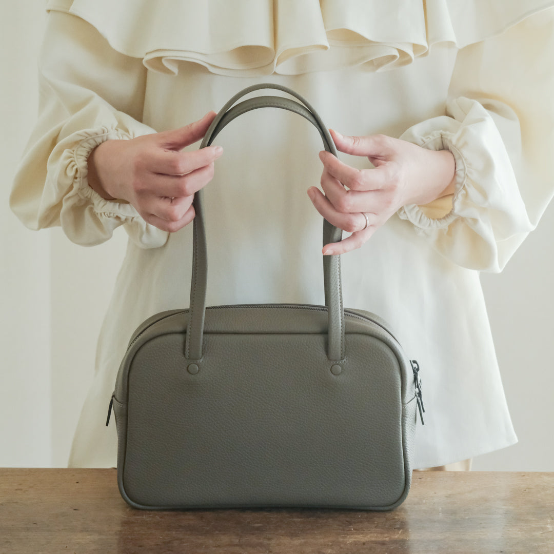 STUDIO LA CAUSE／【受注商品】ロングハンドルボストンBG122 S（LH）EM