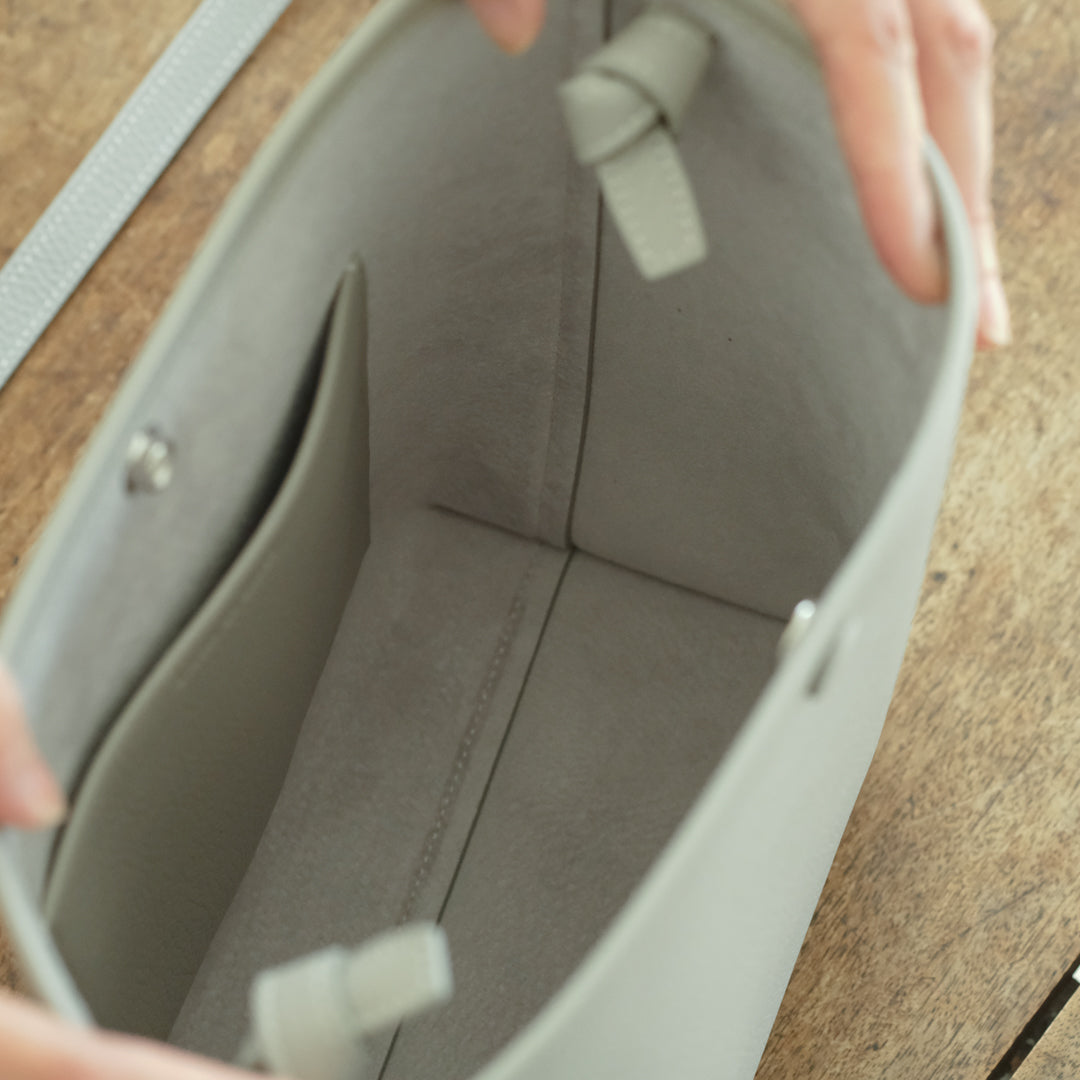 STUDIO LA CAUSE／【受注商品】包みホックショルダーBG129 EM