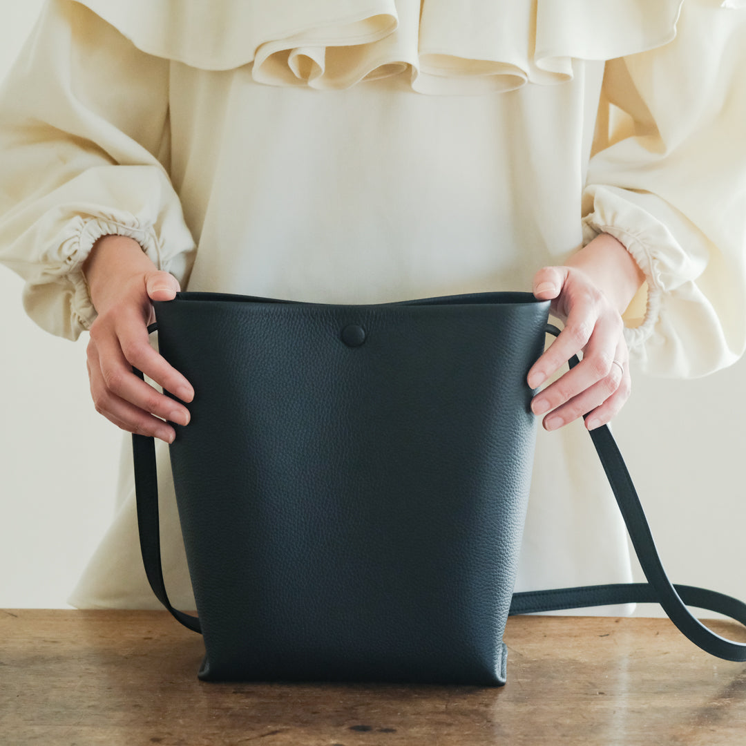 STUDIO LA CAUSE／【受注商品】包みホックショルダーBG129 EM