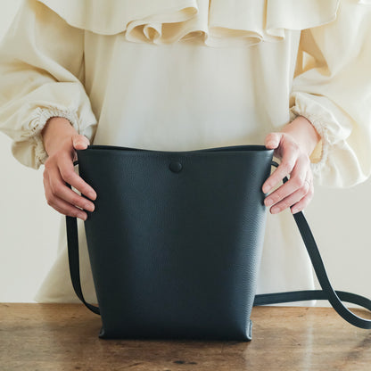 STUDIO LA CAUSE／【受注商品】包みホックショルダーBG129 EM