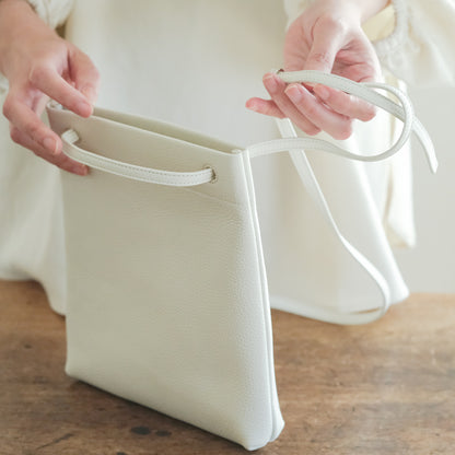 STUDIO LA CAUSE／【受注商品】タテ型サコッシュBG127 EM