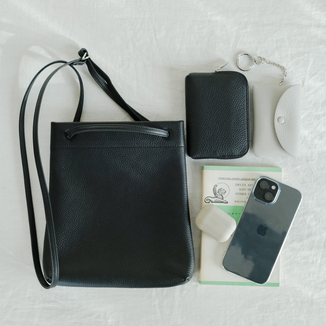 STUDIO LA CAUSE／【受注商品】タテ型サコッシュBG127 EM