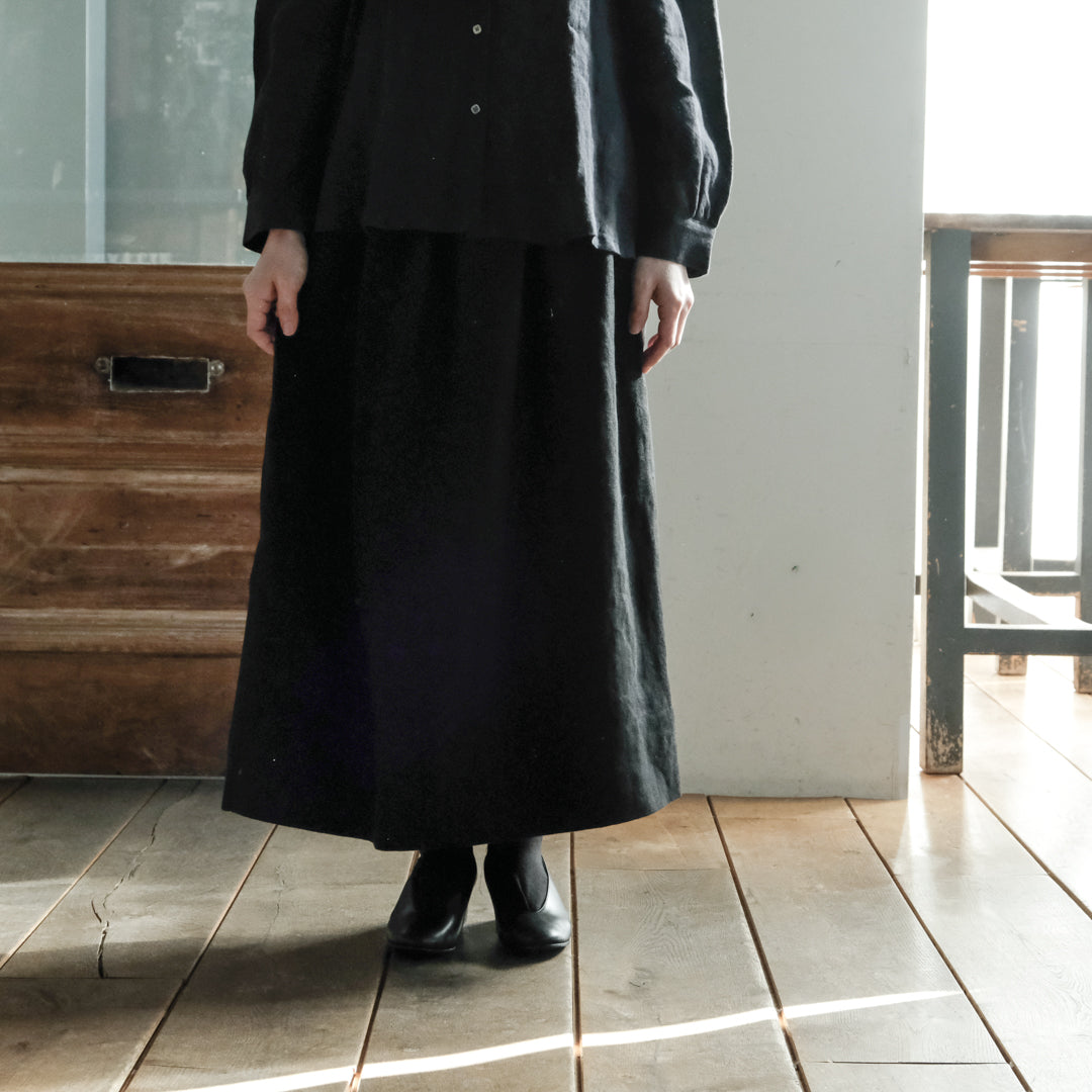 AUTTAA／Soft low cut pumps black