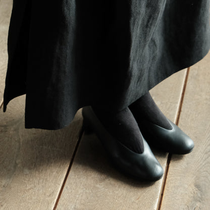 AUTTAA／Soft low cut pumps black