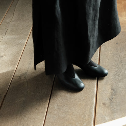 AUTTAA／Soft low cut pumps black