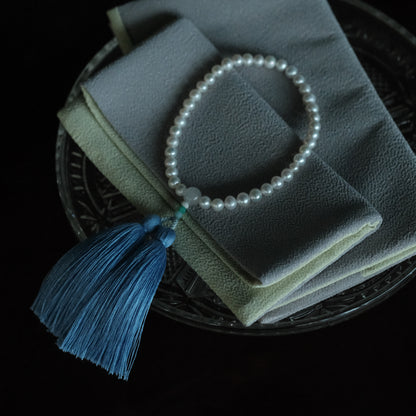 ▲数珠や袱紗もご用意しています（別売）※写真の数珠袋は Light Gray×Mint