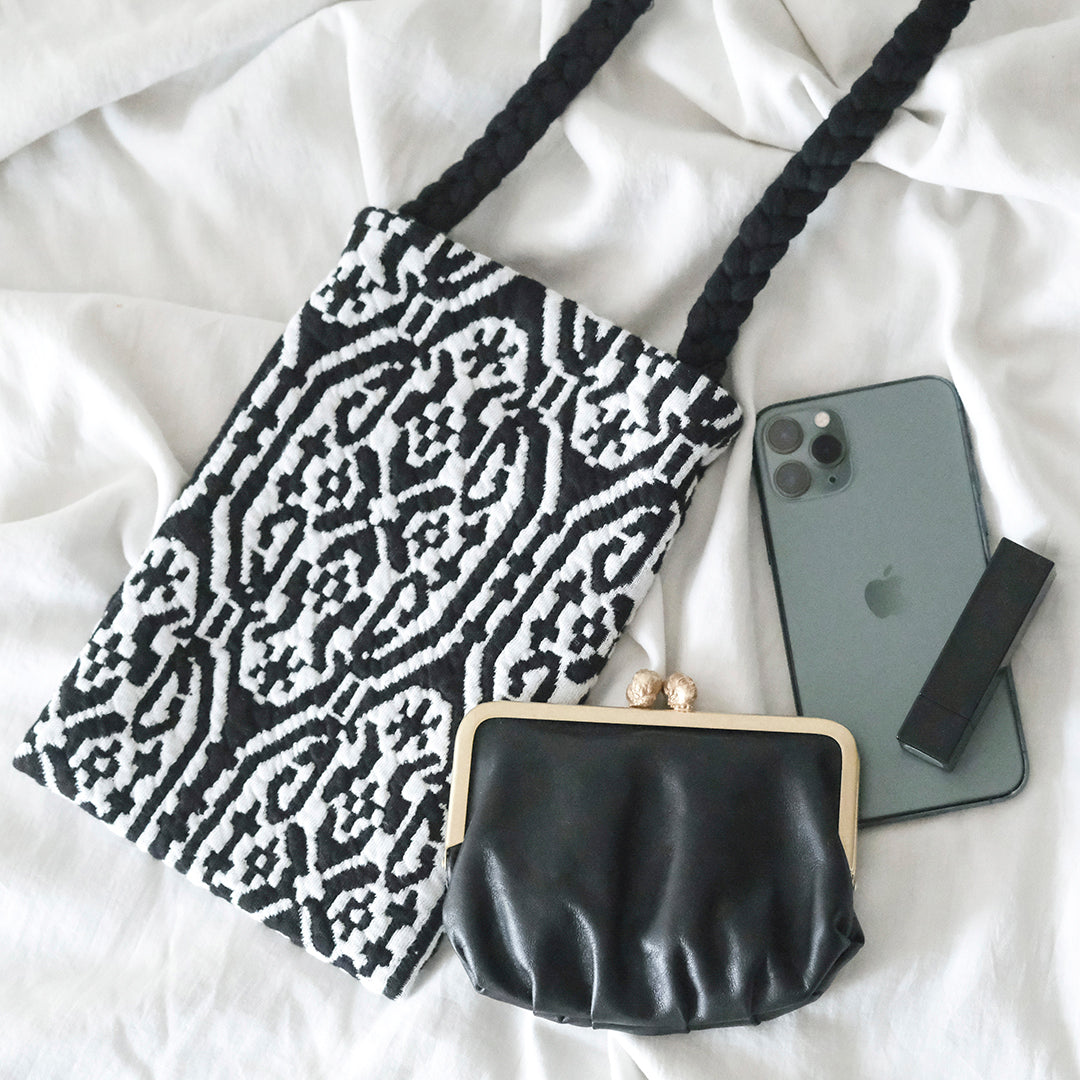 ANTOTE／BALAI PHONE POUCH