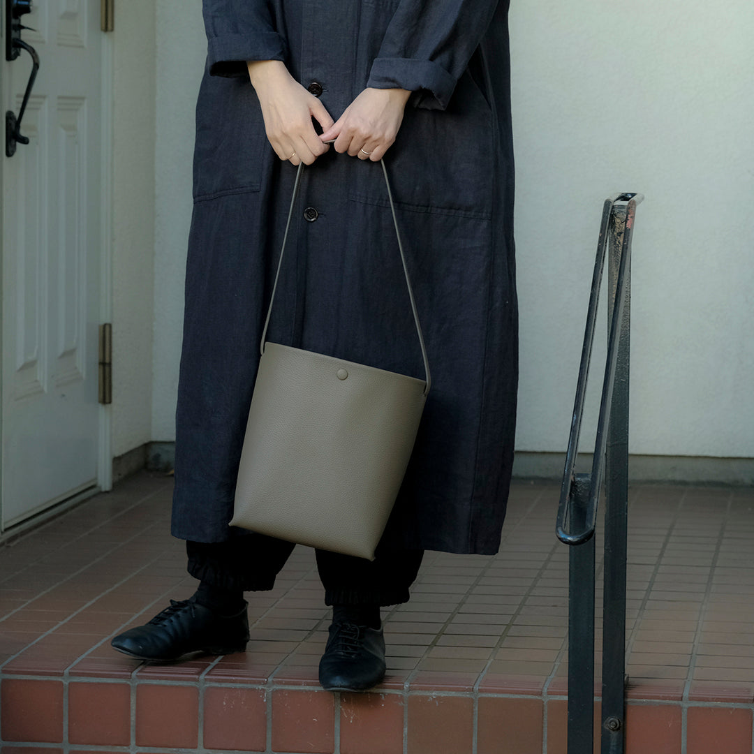 STUDIO LA CAUSE／【受注商品】包みホックショルダーBG129 EM