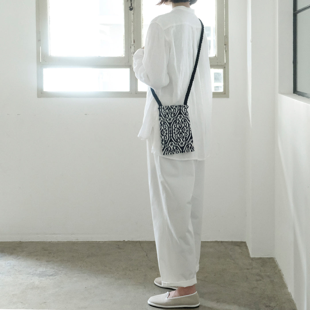 ANTOTE／BALAI PHONE POUCH