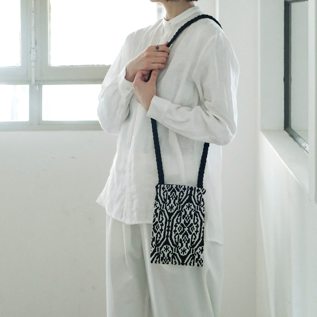 ANTOTE／BALAI PHONE POUCH