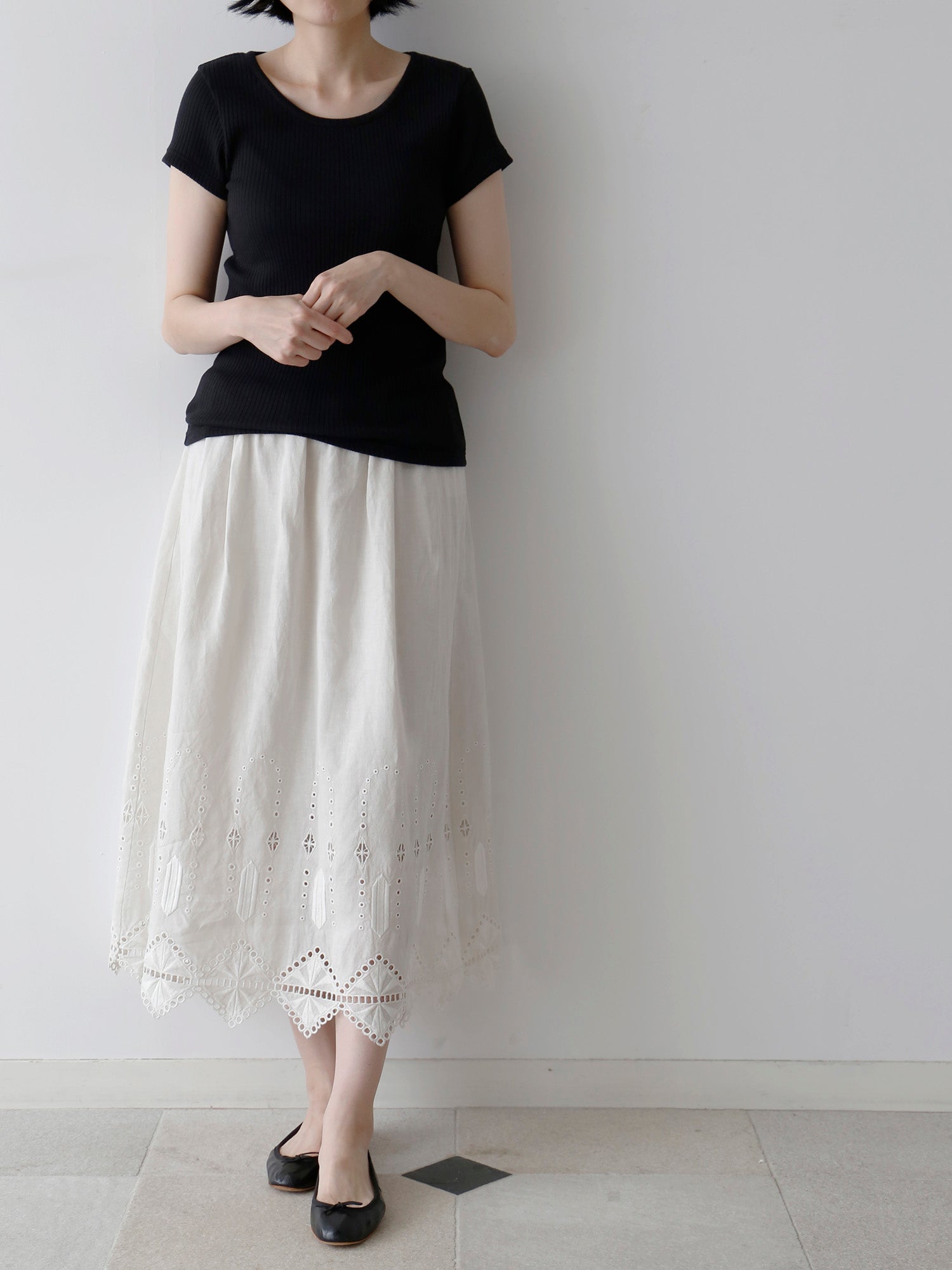カットソー：HÉRNI No.27 ショートスリーブ