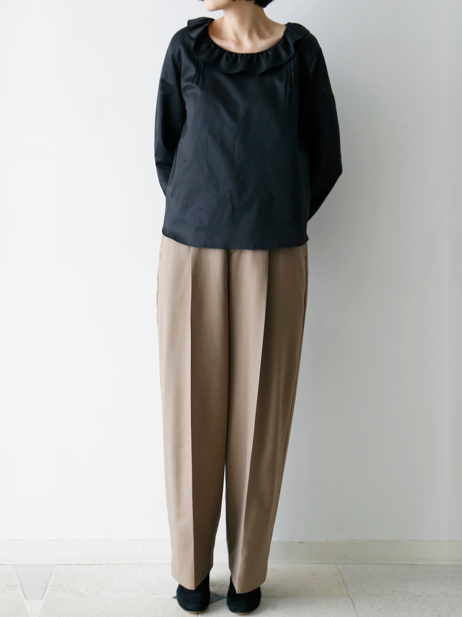 ブラウス：ナタリア（モデル身長166cm）