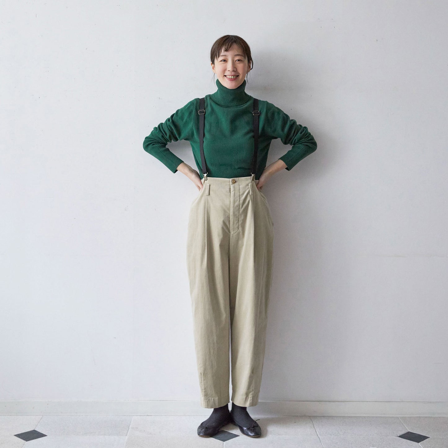 ノアール×ノアール　ニット：コルルール・トリコ、パンツ：ジョエル（身長168cm）