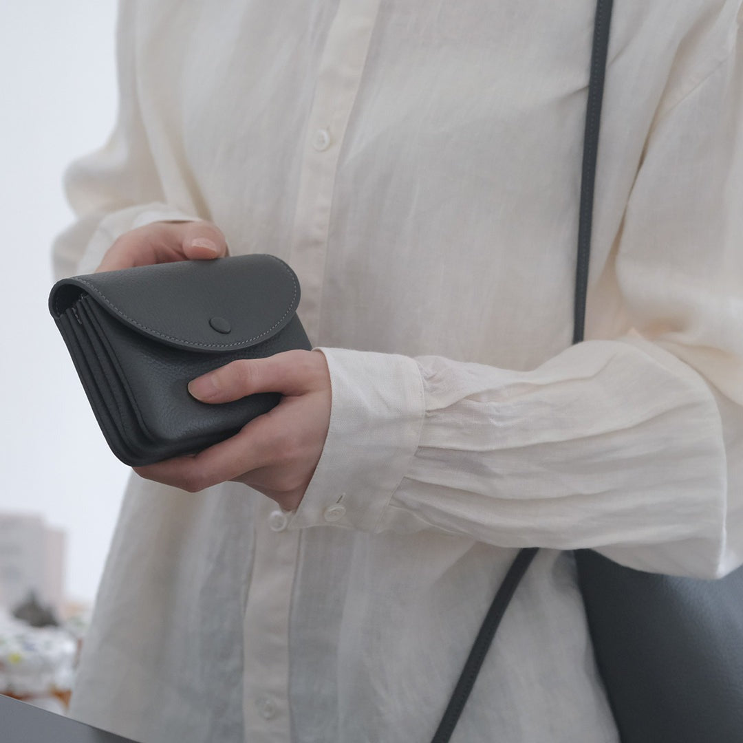 STUDIO LA CAUSE／【受注商品】内縫いフラップ財布（M）WA071B M EM