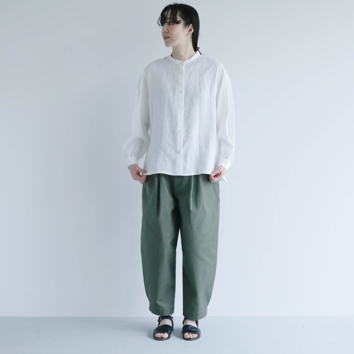 SALUÉ／バンドカラーギャザーシャツ／ライトウェイトリネン