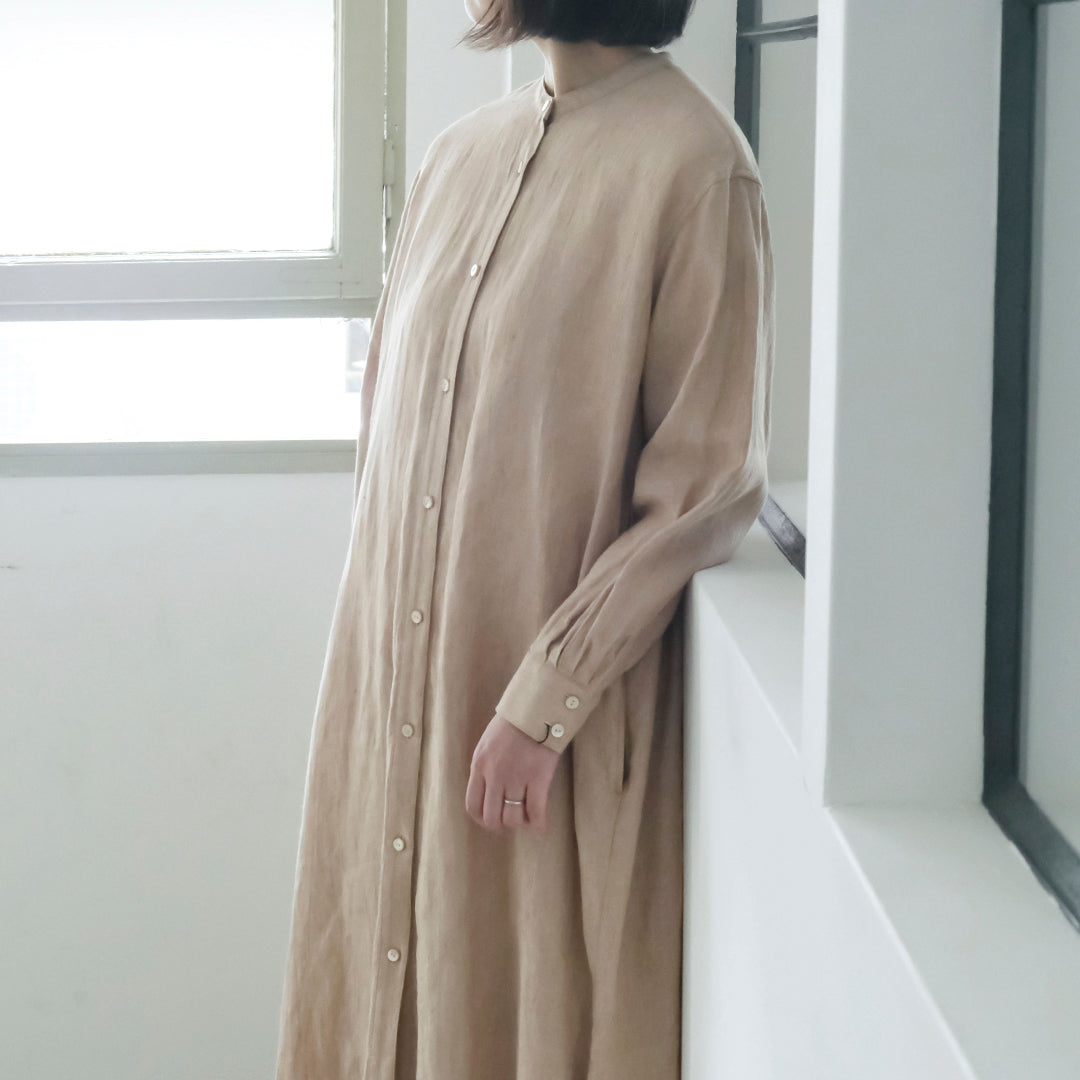 SALUÉ／バンドカラー長袖シャツドレス／ミッドウェイトリネン