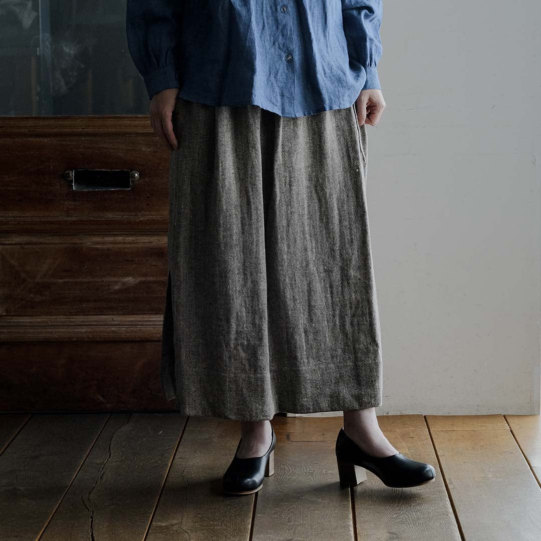 SALUÉ／ワンサイドスリットロングスカート／ヘリンボーンリネン