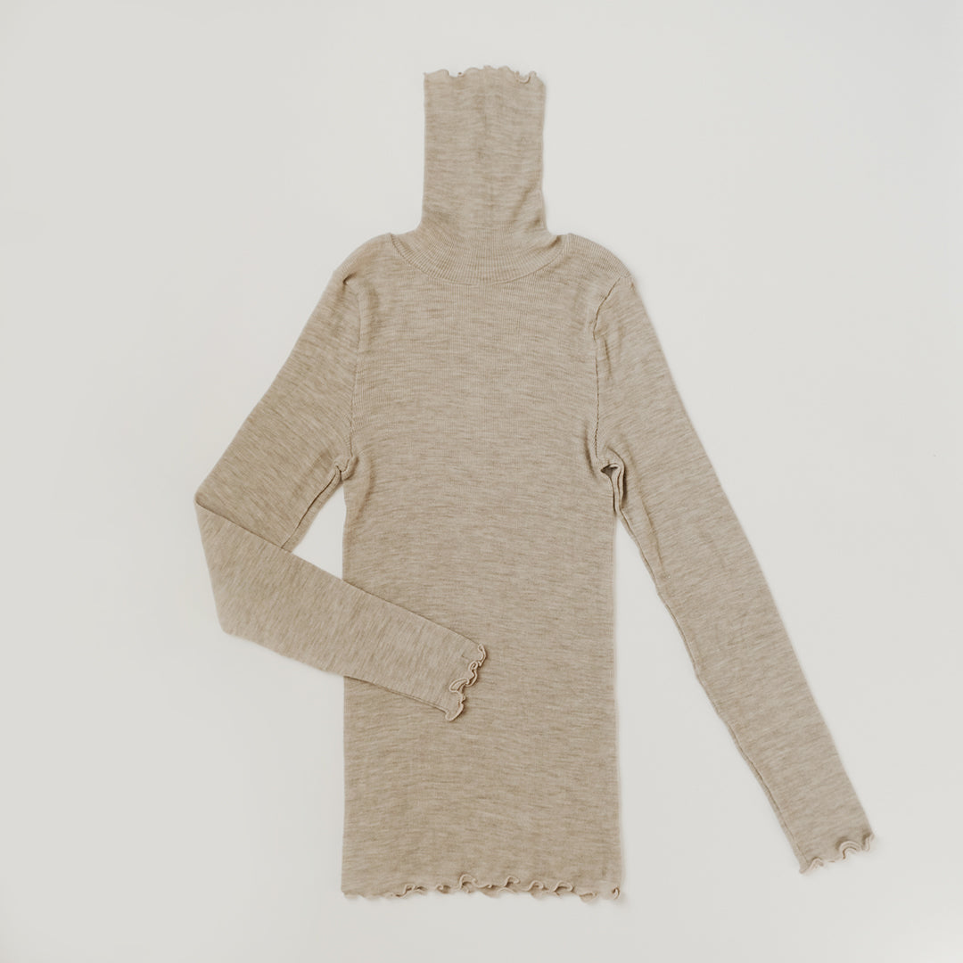 me.／merino washable wool タートルネック