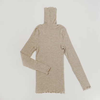 me.／merino washable wool タートルネック
