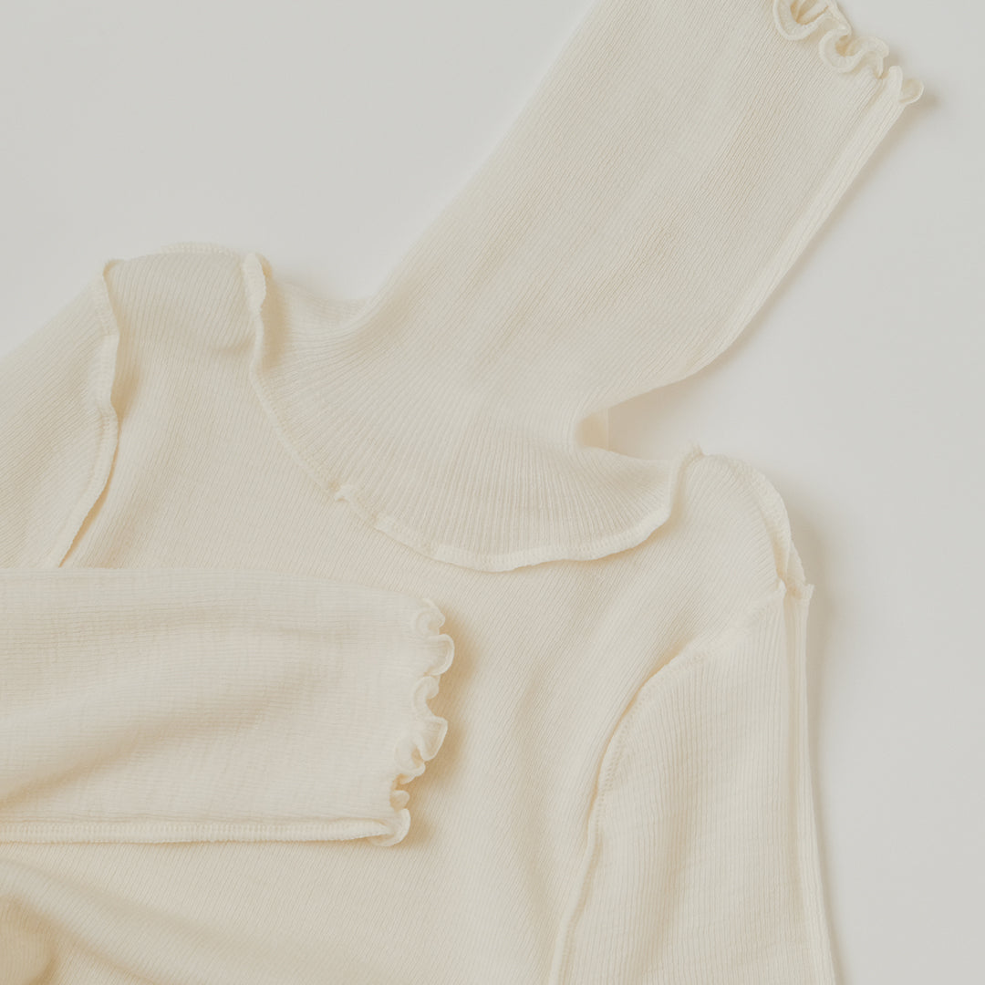 me.／merino washable wool タートルネック