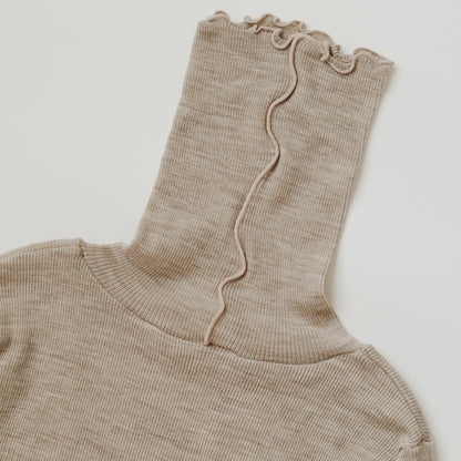 me.／merino washable wool タートルネック