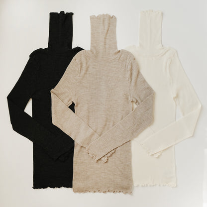 me.／merino washable wool タートルネック