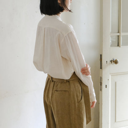 SALUÉ／ユニセックスバンドカラーシャツ／ライトウェイトリネン