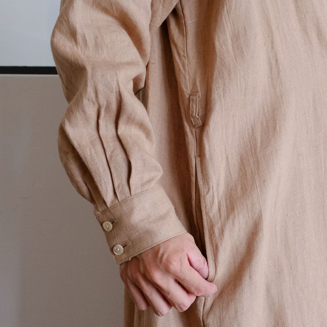 SALUÉ／バンドカラー長袖シャツドレス／ミッドウェイトリネン