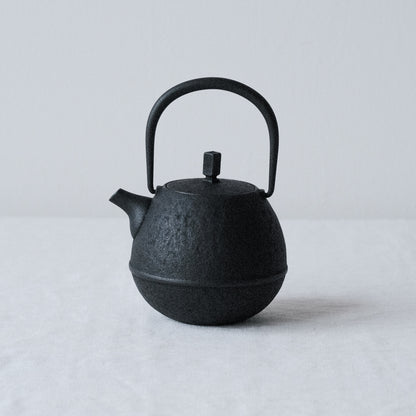 空間鋳造／南部鉄瓶 Egg