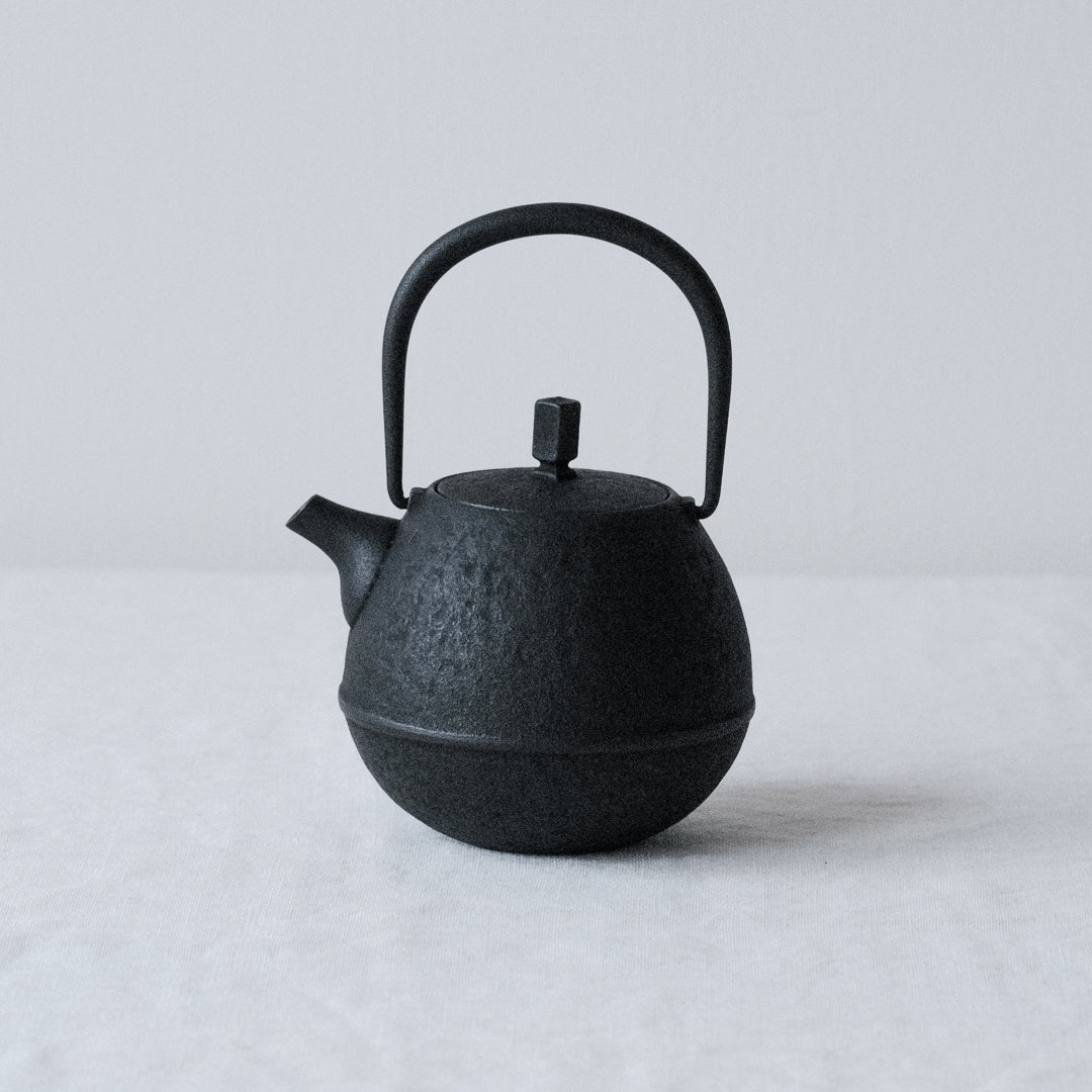 空間鋳造／南部鉄急須 Egg