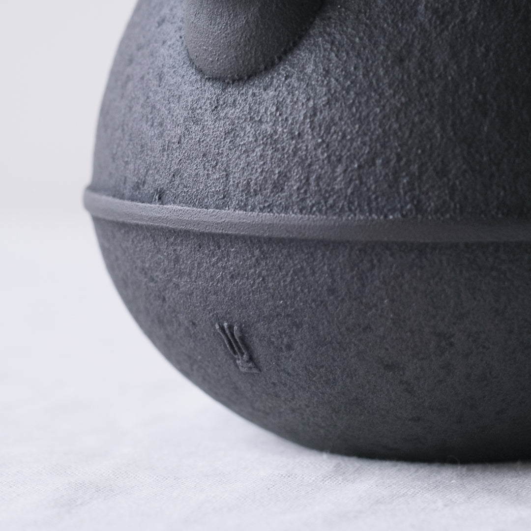 空間鋳造／南部鉄瓶 Egg