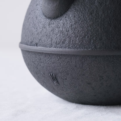 空間鋳造／南部鉄瓶 Egg