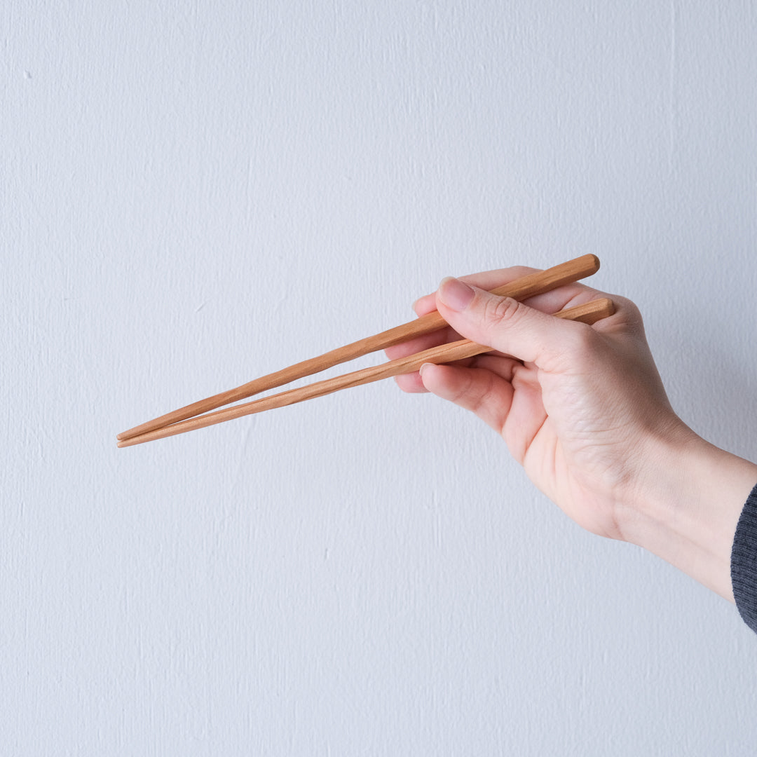 なだらかな凸凹が手にフィットします（サクラ）