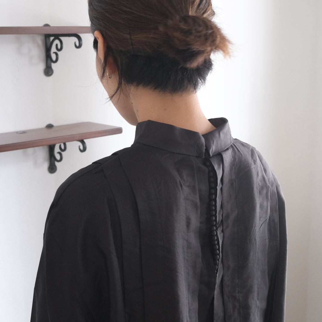 BUNON／High neck Tuck Blouse