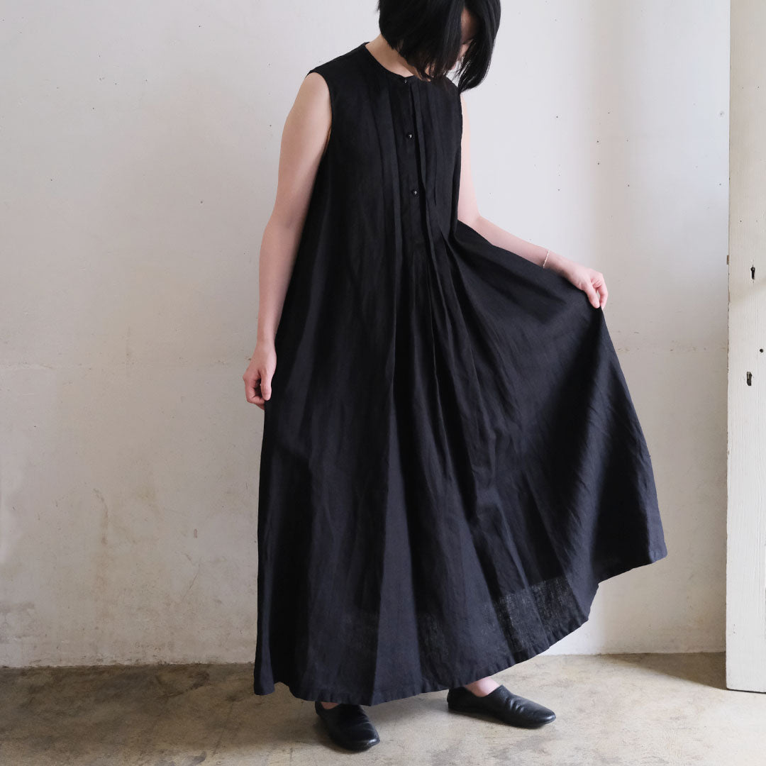 SALUÉ／ピンタックノースリーブドレス／ミッドウェイトリネン