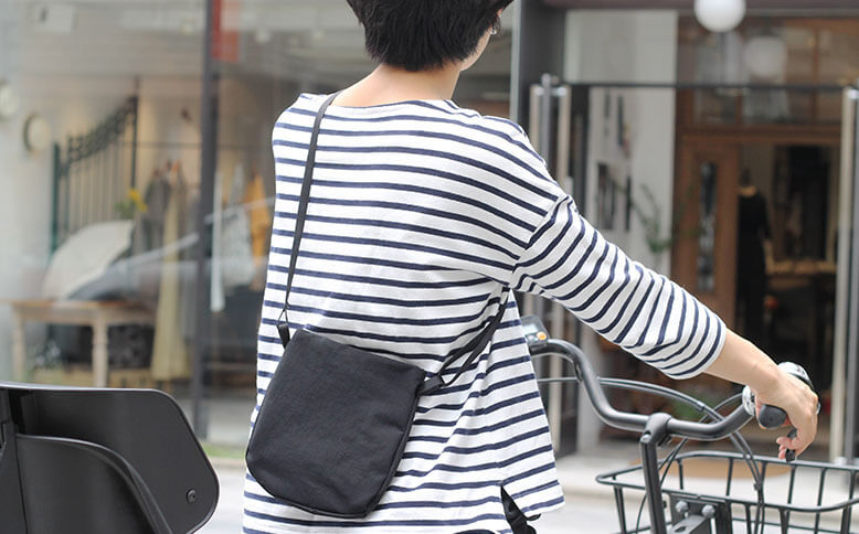 NIZYU KANO／LIGHT NYLON ショルダーポーチ
