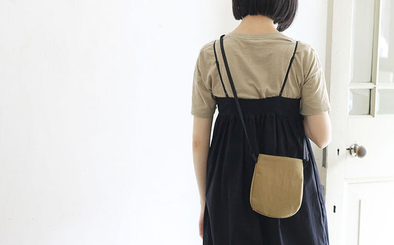 NIZYU KANO／LIGHT NYLON ショルダーポーチ