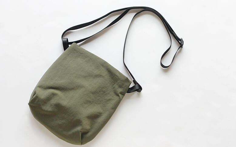 NIZYU KANO／LIGHT NYLON ショルダーポーチ