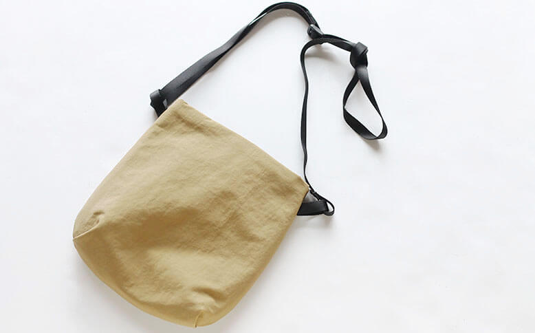 NIZYU KANO／LIGHT NYLON ショルダーポーチ