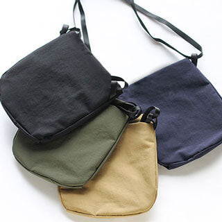 NIZYU KANO／LIGHT NYLON ショルダーポーチ