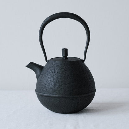 空間鋳造／南部鉄瓶 Egg