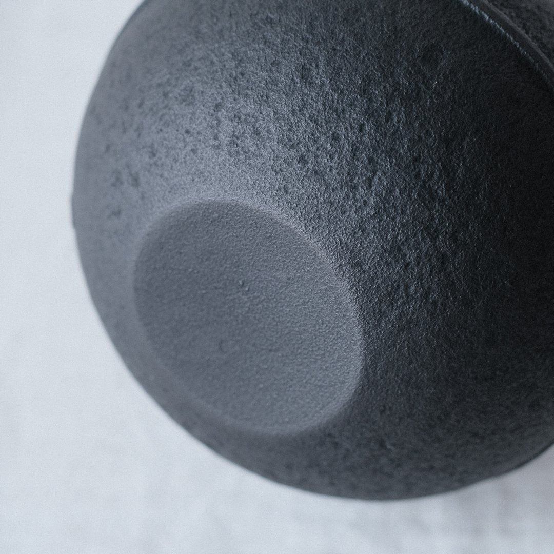 空間鋳造／南部鉄瓶 Egg